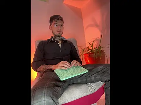 Anthony-Martin online show from 4, 11, 2025