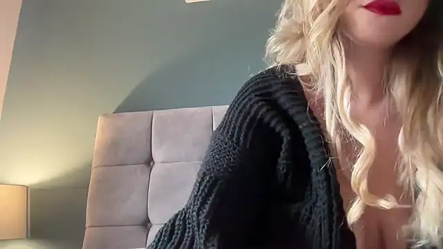 Snapshot of LustfulLuna_ chatting on 7, 2, 2025 LustfulLuna online show from 7, 2, 2025