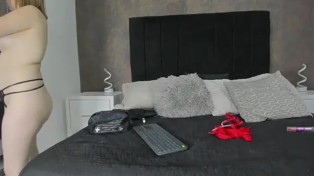 Snapshot of NaxaAndLexi_ chatting on 8, 2, 2025 NaxaAndLexi online show from 8, 2, 2025