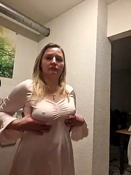 Snapshot of CoupleKitty chatting on 6, 11, 2025 CoupleKitty online show from 6, 11, 2025