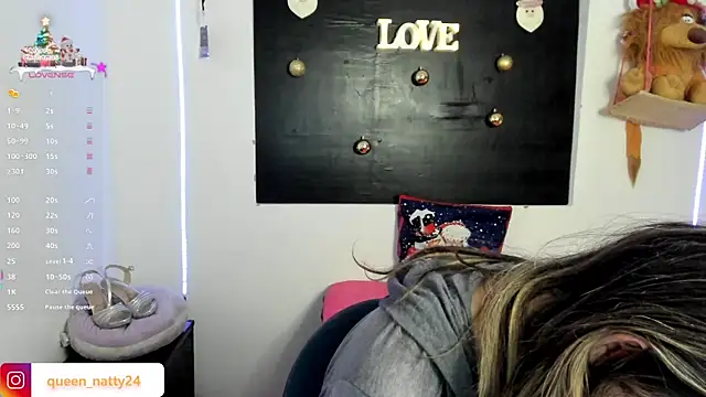 Snapshot of queen-natty chatting on 19, 12, 2024 queen-natty online show from 19, 12, 2024