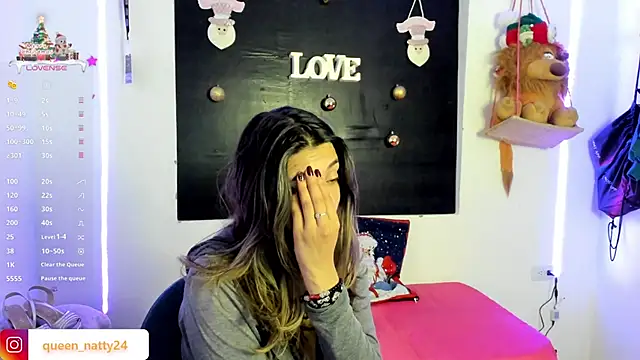 Snapshot of queen-natty chatting on 19, 12, 2024 queen-natty online show from 19, 12, 2024