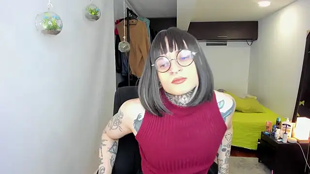 Snapshot of ShiiraVelkor chatting on 15, 12, 2025 ShiiraVelkor online show from 15, 12, 2025