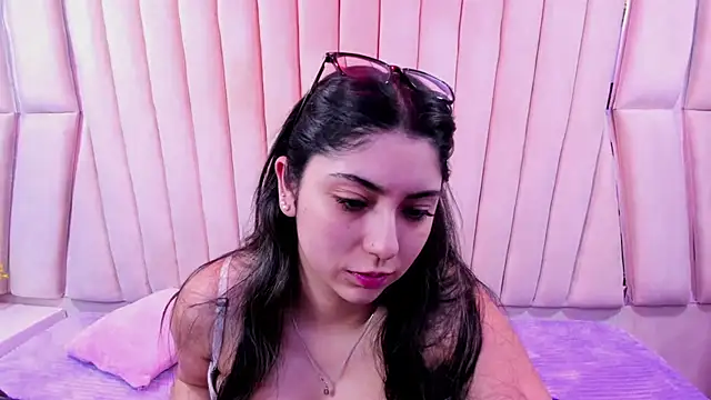 Lucy Anall  online show from 26, 11, 2025