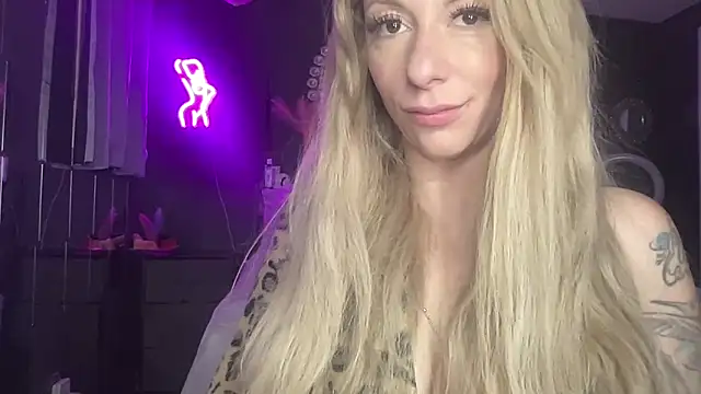 Snapshot of nextdoor_barbie chatting on 18, 12, 2024 nextdoor barbie online show from 18, 12, 2024