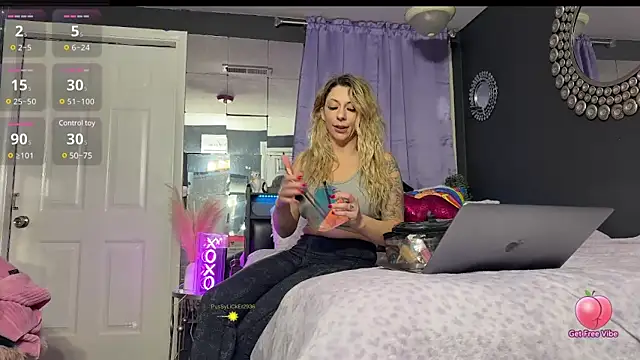 Snapshot of nextdoor_barbie chatting on 8, 1, 2025 nextdoor barbie online show from 8, 1, 2025