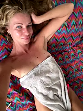 Snapshot of -OliWow- chatting on 18, 12, 2025 -OliWow- online show from 18, 12, 2025