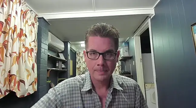 Snapshot of tilobinder chatting on 20, 12, 2024 tilobinder online show from 20, 12, 2024