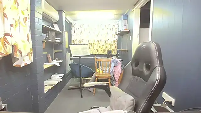 Snapshot of tilobinder chatting on 5, 12, 2025 tilobinder online show from 5, 12, 2025