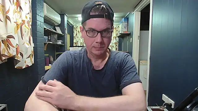 Snapshot of tilobinder chatting on 15, 12, 2025 tilobinder online show from 15, 12, 2025