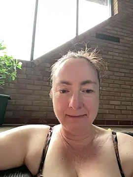 Snapshot of LouiseTswing chatting on 9, 12, 2024 LouiseTswing online show from 9, 12, 2024