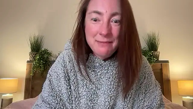 Snapshot of LouiseTswing chatting on 20, 2, 2025 LouiseTswing online show from 20, 2, 2025