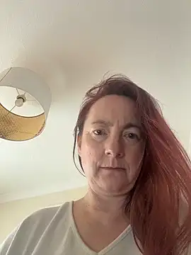 Snapshot of LouiseTswing chatting on 10, 2, 2026 LouiseTswing online show from 10, 2, 2026