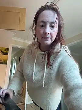 Snapshot of LouiseTswing chatting on 26, 2, 2026 LouiseTswing online show from 26, 2, 2026