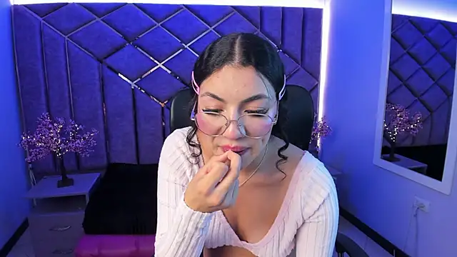 Snapshot of Poly_Sasha_ chatting on 25, 6, 2026 Poly Sasha online show from 25, 6, 2026
