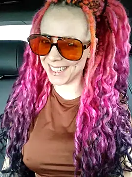 Snapshot of EdgesOfReality chatting on 4, 2, 2026 EdgesOfReality online show from 4, 2, 2026