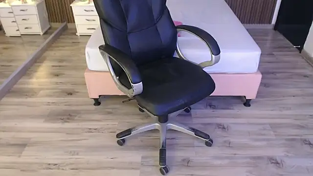 Snapshot of Sam_mansson66 chatting on 17, 10, 2025 Sam mansson66 online show from 17, 10, 2025