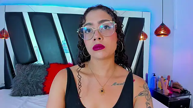 Snapshot of antonelllepiercee chatting on 21, 2, 2025 antonelllepiercee online show from 21, 2, 2025