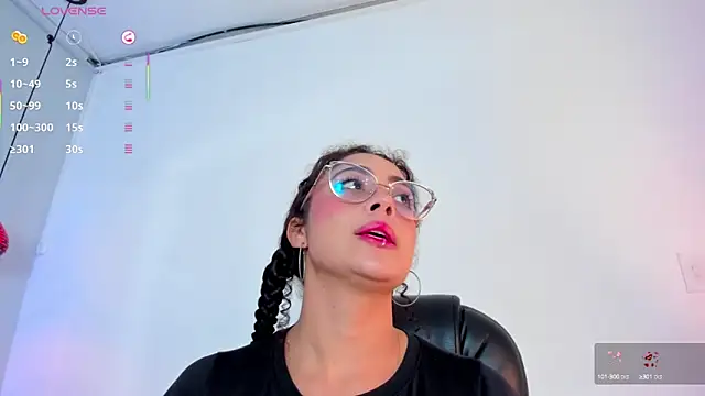 Snapshot of antonelllepiercee chatting on 8, 3, 2025 antonelllepiercee online show from 8, 3, 2025