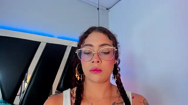 Snapshot of antonelllepiercee chatting on 15, 3, 2025 antonelllepiercee online show from 15, 3, 2025
