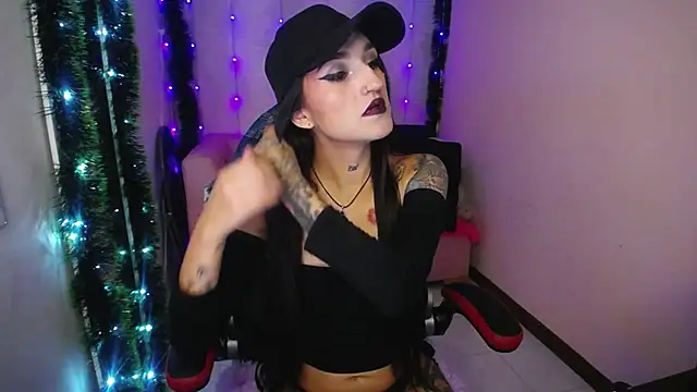 Snapshot of amelierouss chatting on 12, 12, 2024 amelierouss online show from 12, 12, 2024