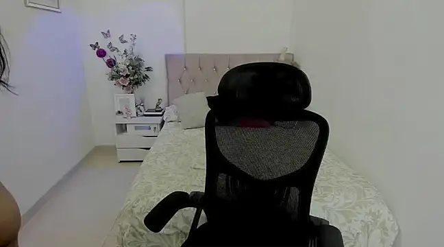 linda zaam83866 online show from 6, 2, 2025