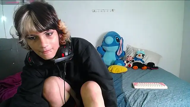 Snapshot of Caitlynwheler chatting on 12, 3, 2025 Caitlynwheler online show from 12, 3, 2025