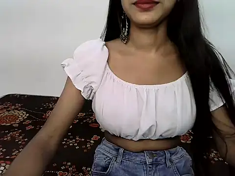 SUZY FROMUS online show from 19, 9, 2025