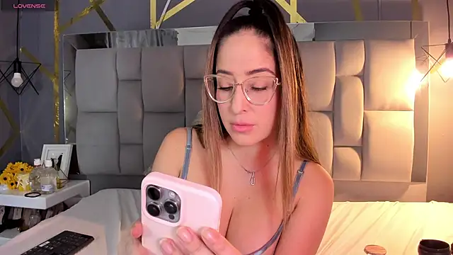 Snapshot of AliceSteel12 chatting on 1, 10, 2025 AliceSteel12 online show from 1, 10, 2025