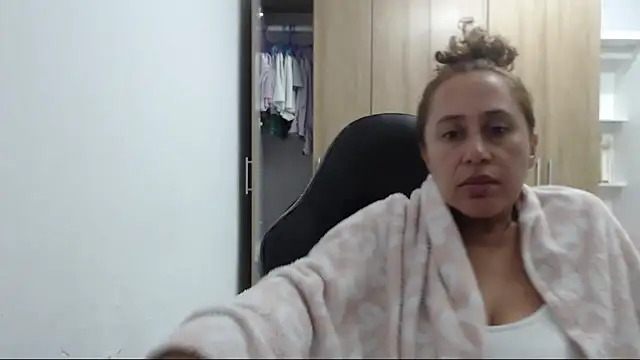 Snapshot of RoxanaLove9 chatting on 19, 4, 2026 RoxanaLove9 online show from 19, 4, 2026
