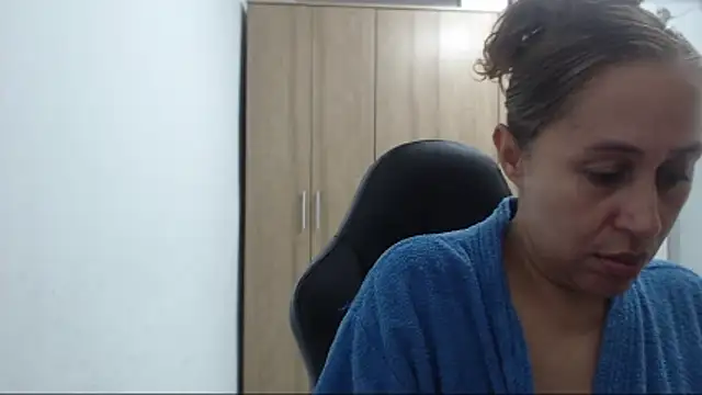 Snapshot of RoxanaLove9 chatting on 4, 5, 2026 RoxanaLove9 online show from 4, 5, 2026