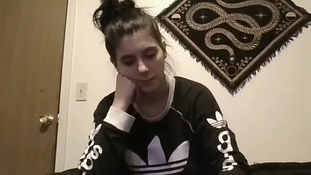 Prettypixie113 online show from 28, 10, 2025