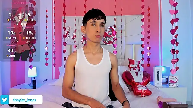 Snapshot of Thayler_jones chatting on 11, 2, 2025 Thayler jones online show from 11, 2, 2025