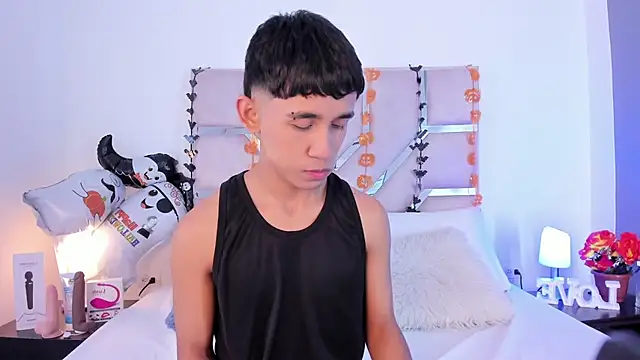 Snapshot of Thayler_jones chatting on 12, 10, 2025 Thayler jones online show from 12, 10, 2025