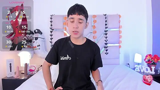 Snapshot of Thayler_jones chatting on 21, 10, 2025 Thayler jones online show from 21, 10, 2025