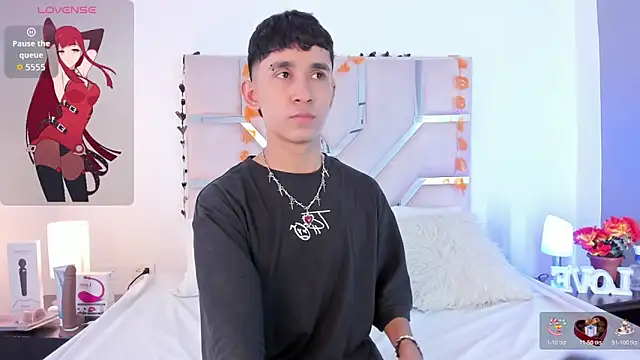 Snapshot of Thayler_jones chatting on 4, 11, 2025 Thayler jones online show from 4, 11, 2025