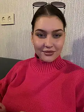 Snapshot of KikiWatson chatting on 1, 2, 2025 KikiWatson online show from 1, 2, 2025