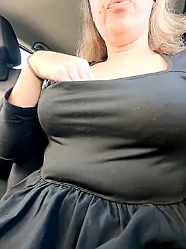 Snapshot of uber_babe chatting on 18, 12, 2025 uber babe online show from 18, 12, 2025