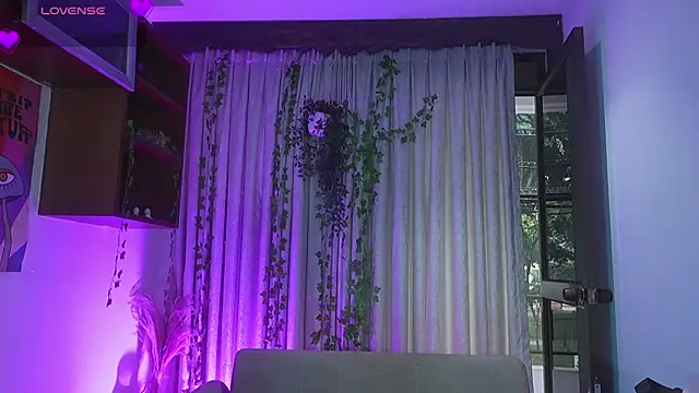 HannaRhodes online show from 12, 3, 2026