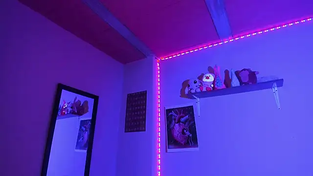 MadelineBenet online show from 17, 12, 2024