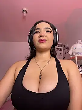 Snapshot of MadelineBenet chatting on 2, 7, 2026 MadelineBenet online show from 2, 7, 2026