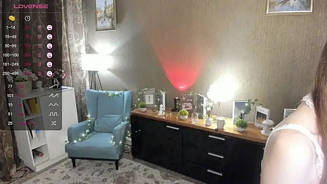 Snapshot of DarleneHatt chatting on 8, 3, 2025 DarleneHatt online show from 8, 3, 2025