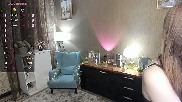 Snapshot of DarleneHatt chatting on 13, 3, 2025 DarleneHatt online show from 13, 3, 2025