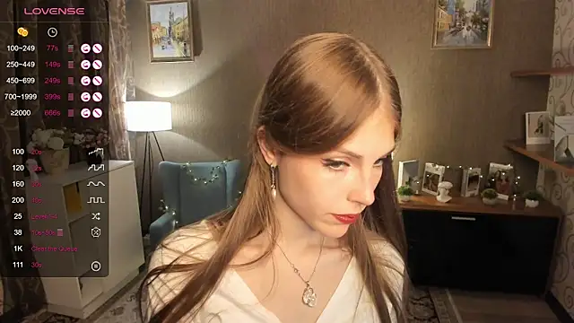 Snapshot of DarleneHatt chatting on 11, 9, 2025 DarleneHatt online show from 11, 9, 2025