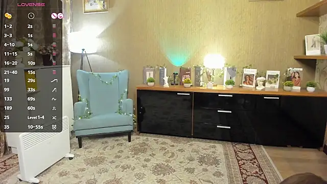 Snapshot of DarleneHatt chatting on 5, 10, 2025 DarleneHatt online show from 5, 10, 2025