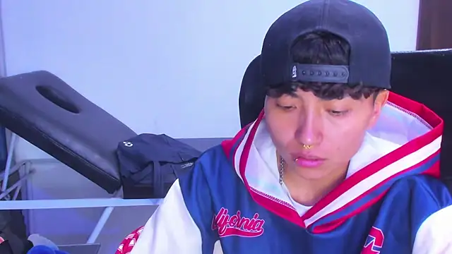 Im Mathias online show from 3, 2, 2026