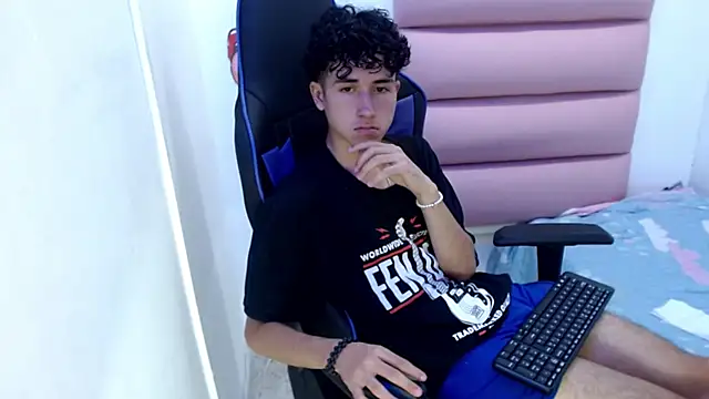 Snapshot of johnny_cagee chatting on 5, 12, 2024 johnny cagee online show from 5, 12, 2024
