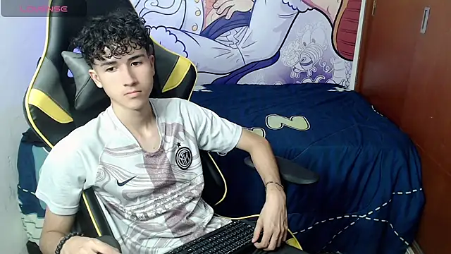 Snapshot of johnny_cagee chatting on 12, 12, 2024 johnny cagee online show from 12, 12, 2024