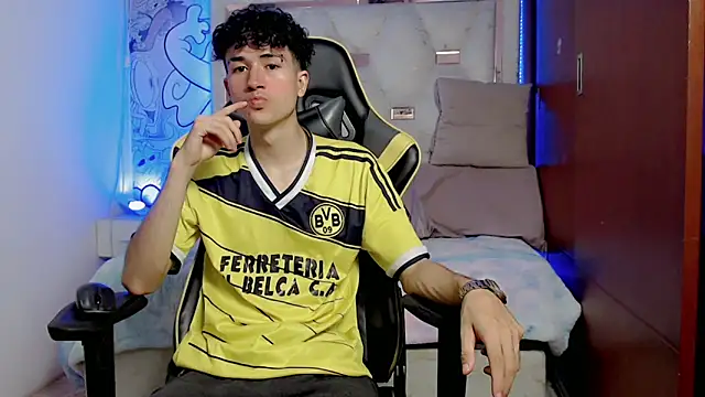 Snapshot of johnny_cagee chatting on 21, 10, 2025 johnny cagee online show from 21, 10, 2025