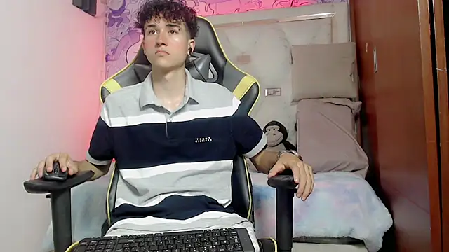 Snapshot of johnny_cagee chatting on 23, 10, 2025 johnny cagee online show from 23, 10, 2025